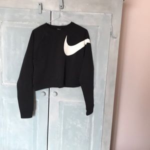 NIKE Sweatshirt in Size Medium in Black. It’s not very long, comfortable